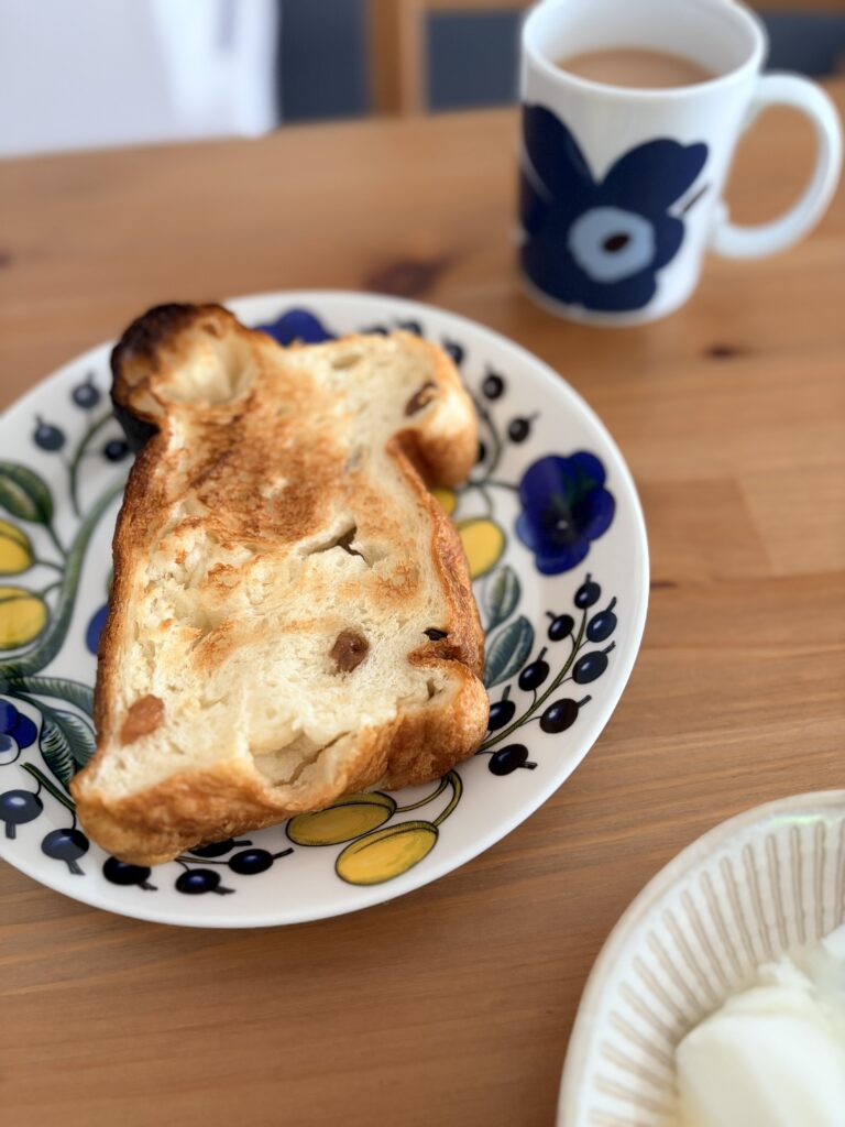 レーズンシュガーバターパン_朝ごはん