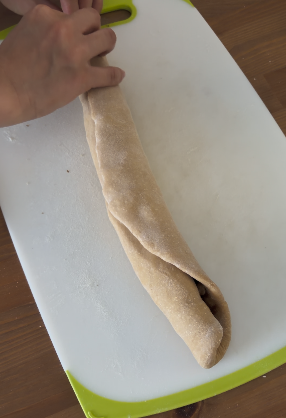 黒糖くるみロールパン_伸ばしすぎ